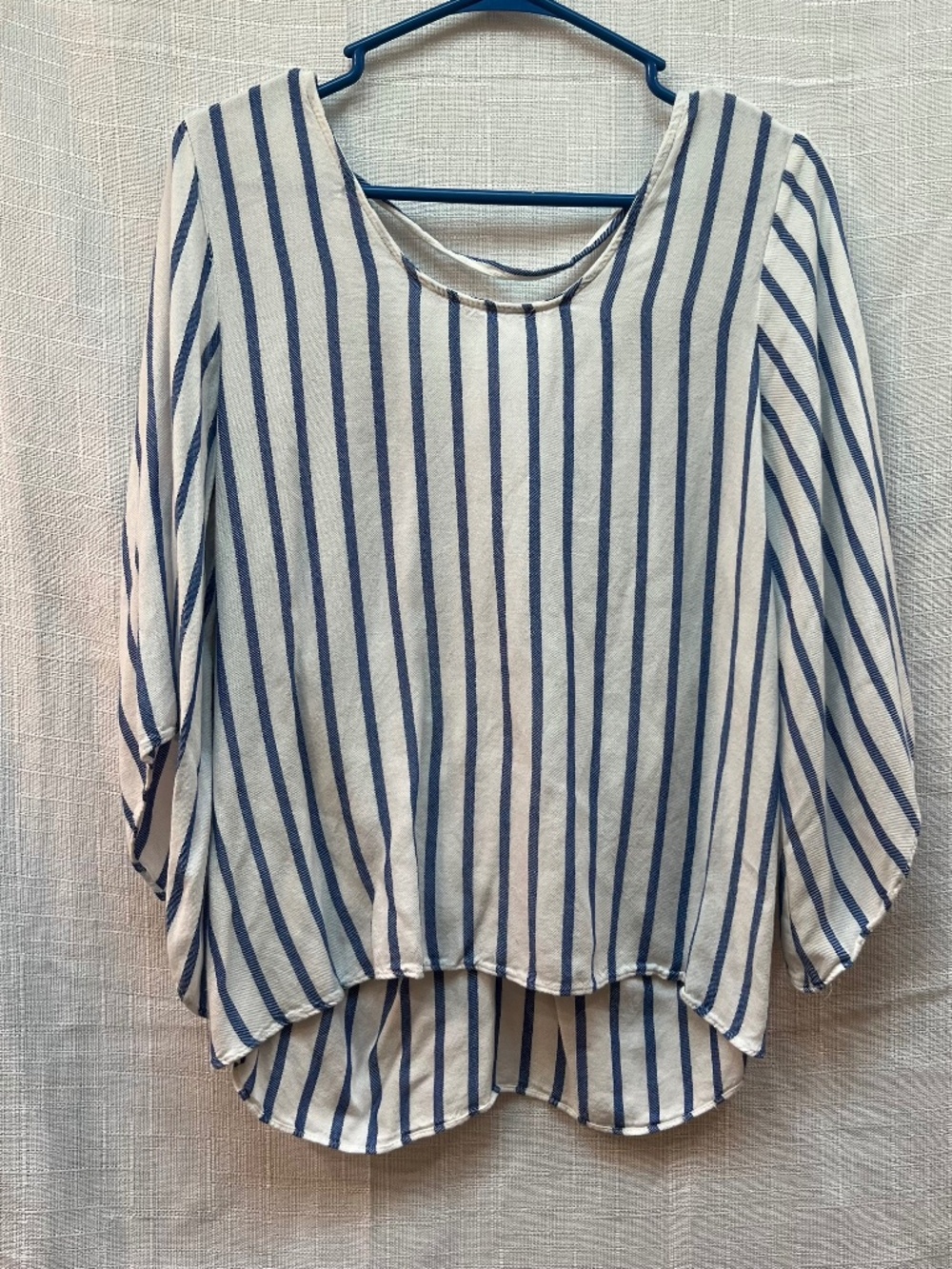 Anthropologie Drew Blue/White Stripe Flowy Blouse. Bow Backed. Large. 3/4 sleeve